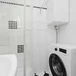 Sunny In The Heart Of By Renters * وارسو