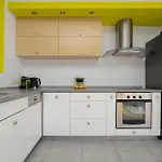 Sunny In The Heart Of By Renters * وارسو