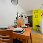 شقة Sunny In The Heart Of By Renters