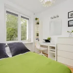 Sunny In The Heart Of By Renters * وارسو