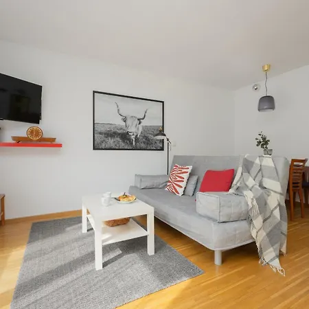 Sunny In The Heart Of By Renters وارسو