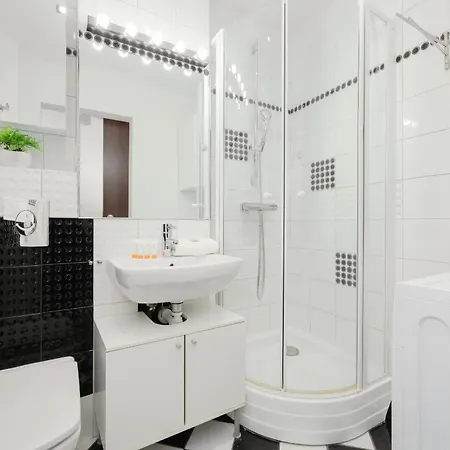 Апартаменты Sunny In The Heart Of By Renters *